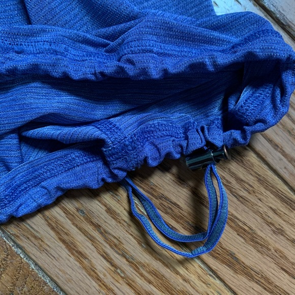 Lululemon tank size 6 - Picture 7 of 9